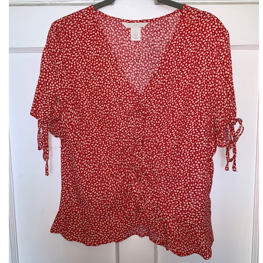 H&M Red w/ daisy pattern blouse short sleeve, 6